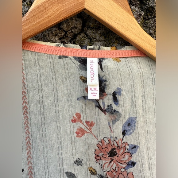 Women’s Floral Kimono - Picture 4 of 4